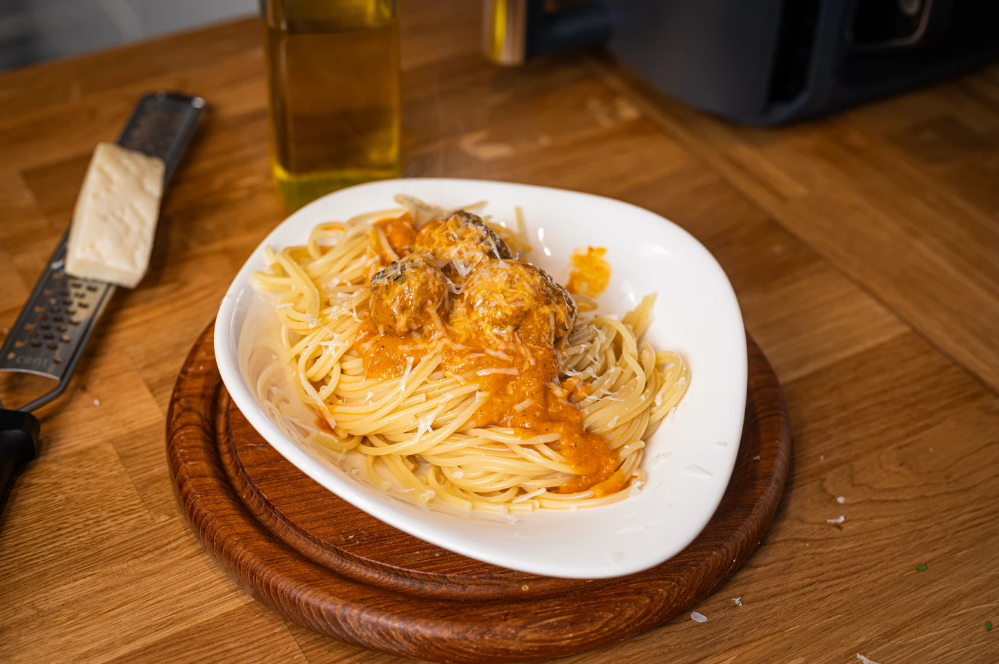 Hackbällchen mit Tomatensoße aus der Heißluftfritteuse