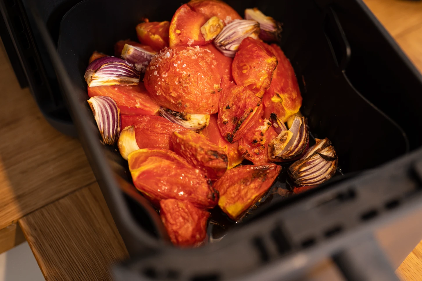 Geröstete Tomatensoße aus der Heißluftfritteuse